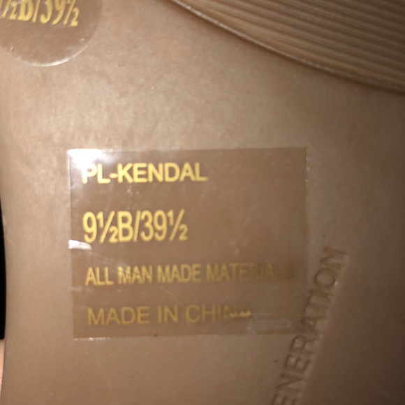 Sandals - Picture 3 of 4